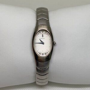 SEIKO women’s watch silver tone 17mm Japan 1NOO-OCBB stainless 7” running